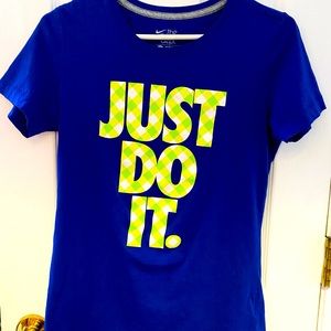 Nike New w/o tags L slim fit short sleeve T shirt